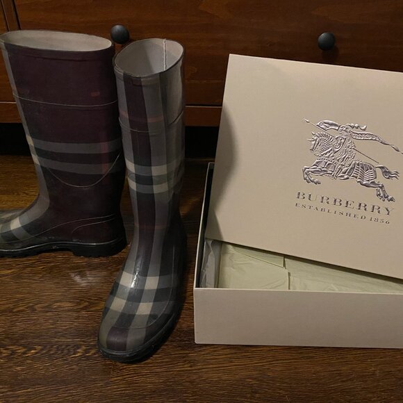 Burberry Rainboots - Picture 1 of 1